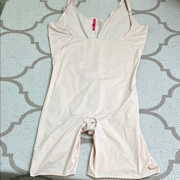 SPANX Shapewear 10021P Thinstincts Open-Bust Mid-Thigh Bodysuit Nude size 2X - Picture 2 of 15